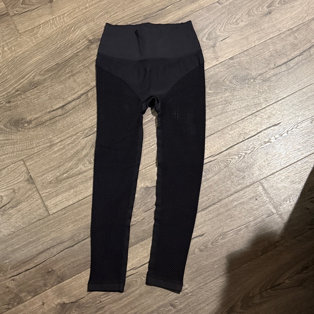 Alo Yoga Black Mesh Panel High-Waist Leggings – Size S (or M*)
